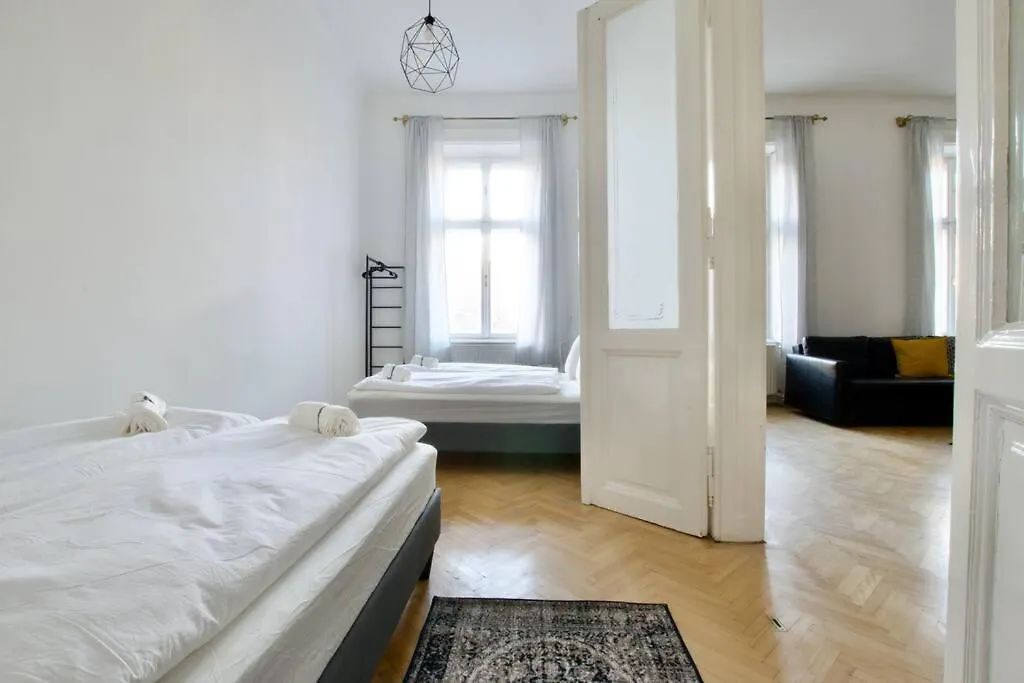 Budget Apartment By Hi5 - King Street - For Groups Budapest