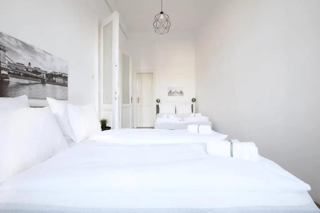 Budget Apartment By Hi5 - King Street - For Groups Budapest