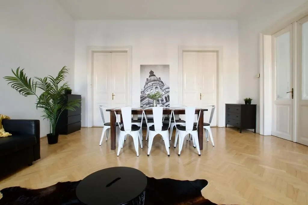 Budget Apartment By Hi5 - King Street - For Groups Budapest Hungary