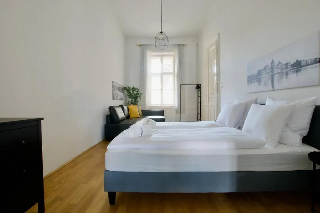 Budget Apartment By Hi5 - King Street - For Groups Budapest