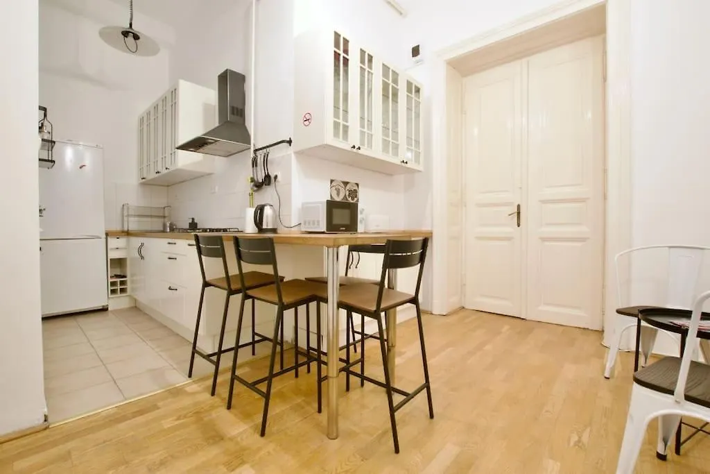 Budget Apartment By Hi5 - King Street - For Groups Budapest